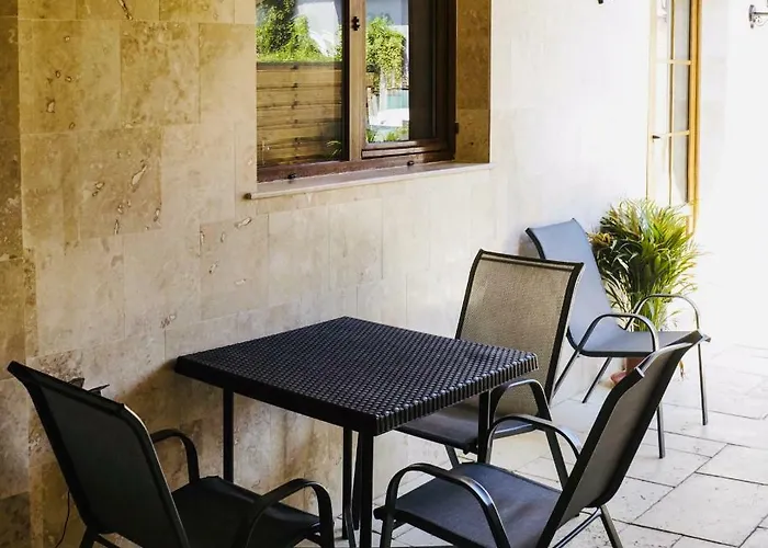 Byzantine House Hostel *